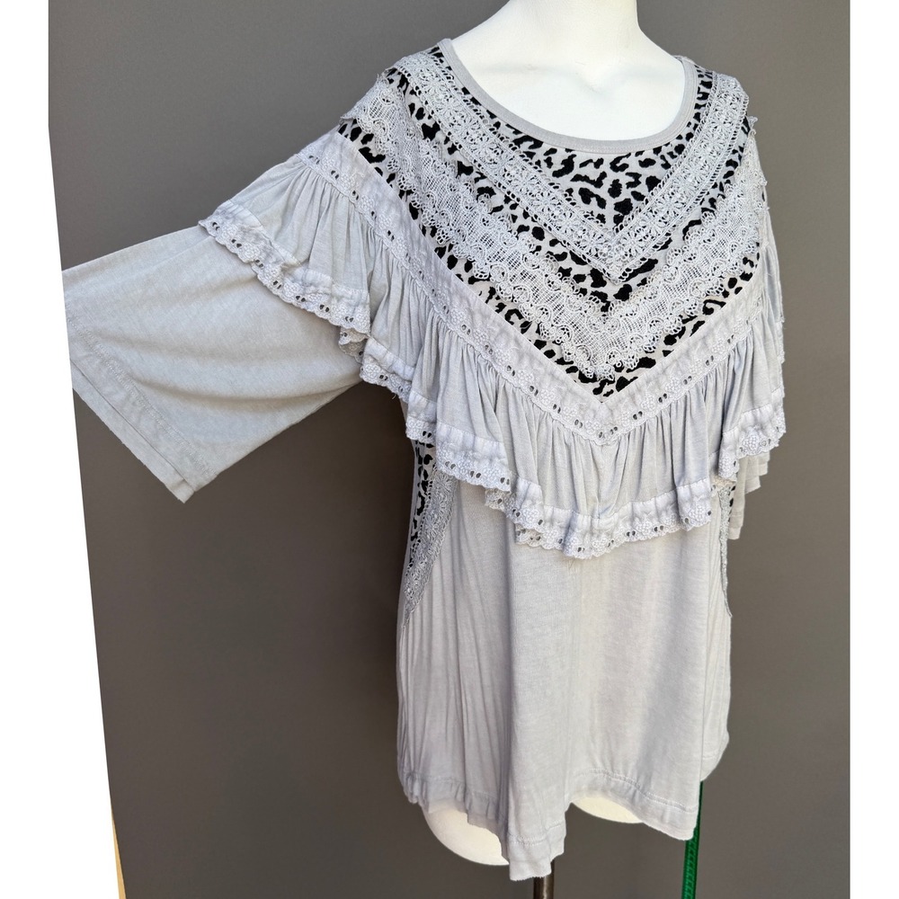 Three Bird Nest Top M Gray Leopard Lace Ruffle Boho Tiered Short Sleeve Tunic